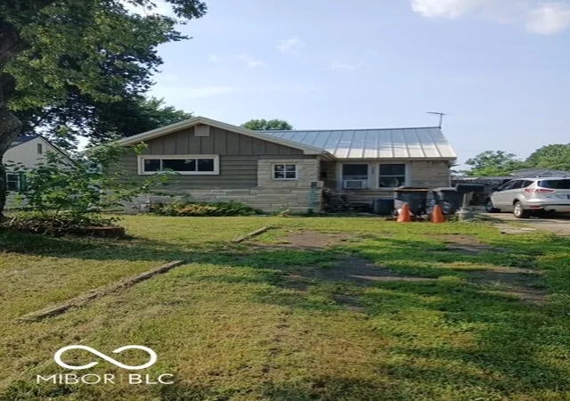 1st image of 724 Lonsvale Dr, Anderson, IN 46013 | MLS# 22114394