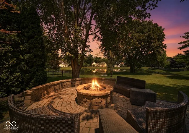 2nd image of 10308 Woods Edge Dr, Fishers, IN 46037 | MLS# 22114412