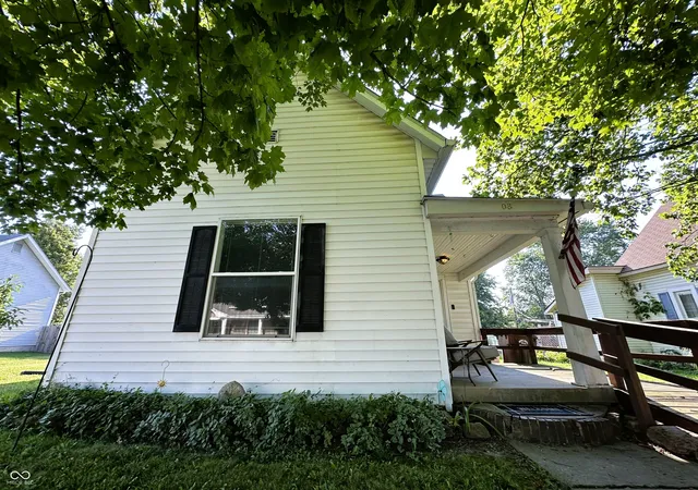 3rd image of 8 N Meridian St, Roachdale, IN 46172 | MLS# 22114430