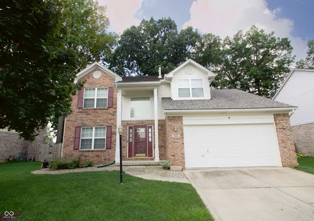 Single family home for sale at 923 Stave Oak Dr, Beech Grove, IN 46107 | MLS# 22114449