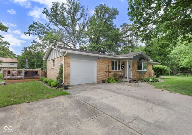 Photo 2 of Single family home for sale at 11 Clamme Ct, Hartford City, IN 47348 | MLS# 22114497 | Listing updated on 2026-08-31