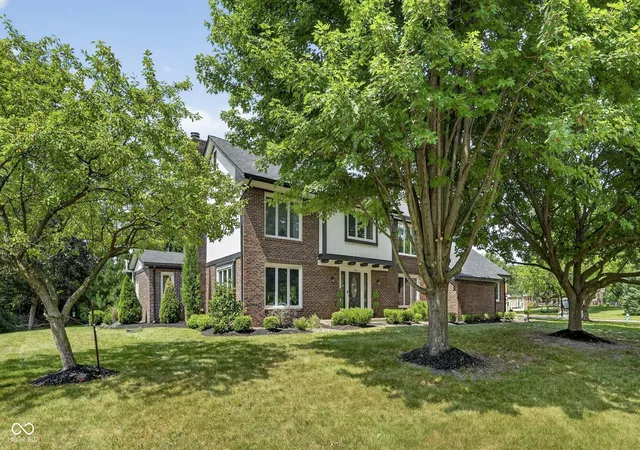 1st image of 1565 Village Walk Dr, Zionsville, IN 46077 | MLS# 22114539