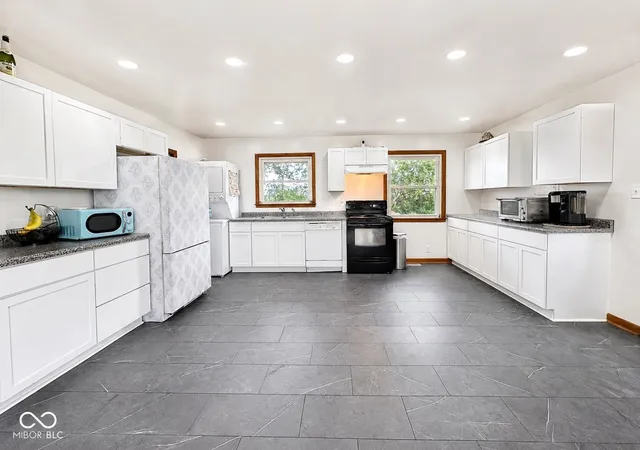 Photo 4 of Single family home for sale at 1968 W State Road 44, Franklin, IN 46131 | MLS# 22114540 | Listing updated on 2026-08-27