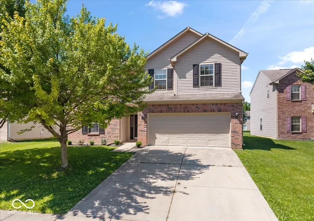 Photo 1 of Sale Pending at 5136 Gray Wood Ct, Indianapolis, IN 46235 | MLS# 22114555 | Listing updated on 2026-09-30