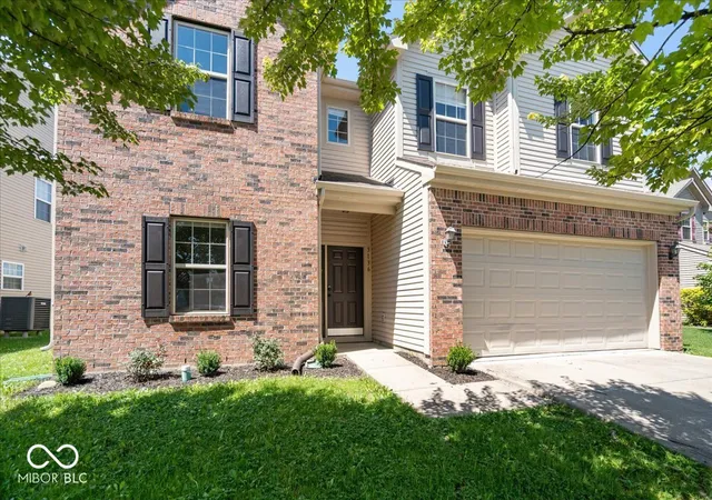 Photo 3 of Sale Pending at 5136 Gray Wood Ct, Indianapolis, IN 46235 | MLS# 22114555 | Listing updated on 2026-09-30
