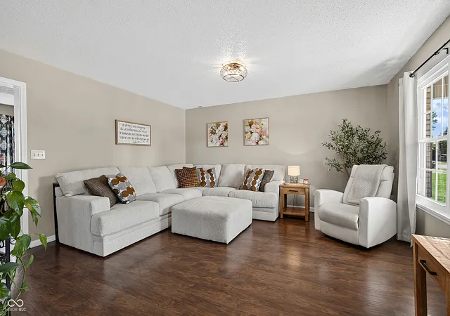 Photo 3 of Sale Pending at 19406 Rocky Beach Dr, Noblesville, IN 46062 | MLS# 22114583 | Listing updated on 2026-08-31