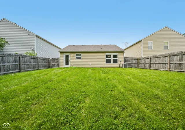 Photo 4 of Sale Pending at 11355 Congaree Way, Indianapolis, IN 46235 | MLS# 22114609 | Listing updated on 2026-10-08