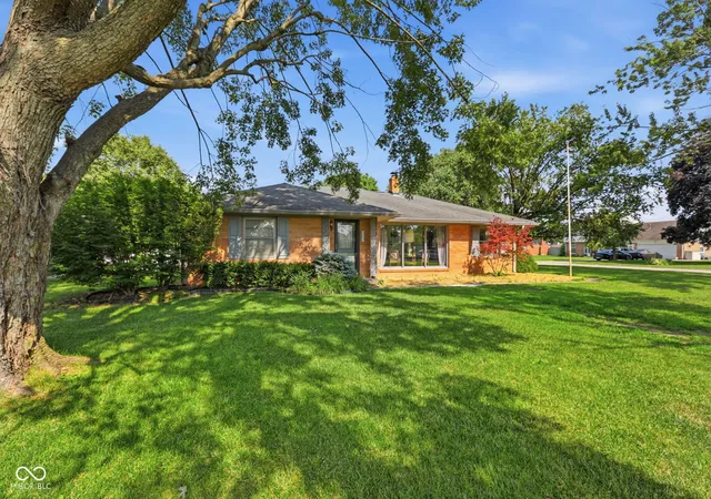 Photo 1 of Single family home for sale at 2020 S Winding Way, Anderson, IN 46011 | MLS# 22114617 | Listing updated on 2026-08-28
