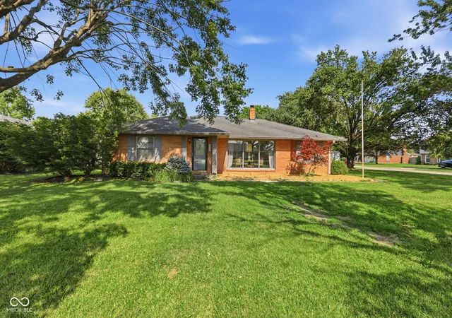 Photo 2 of Single family home for sale at 2020 S Winding Way, Anderson, IN 46011 | MLS# 22114617 | Listing updated on 2026-08-28