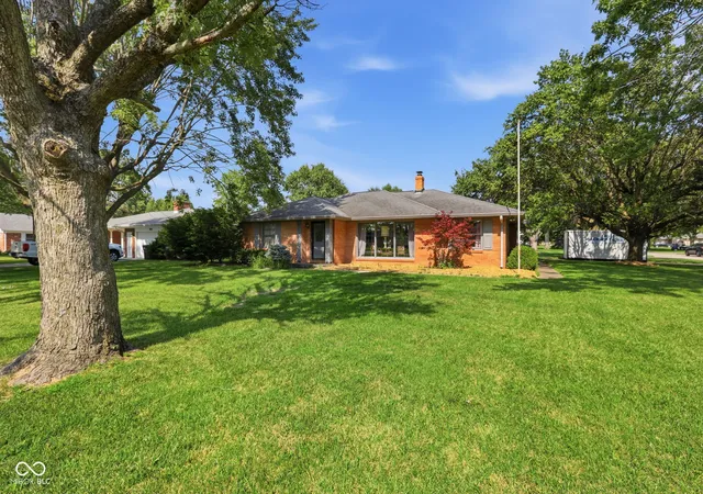 Photo 3 of Single family home for sale at 2020 S Winding Way, Anderson, IN 46011 | MLS# 22114617 | Listing updated on 2026-08-28