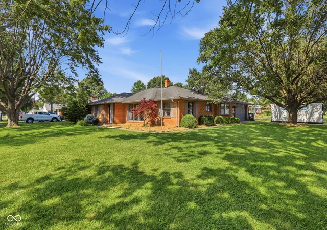 Photo 3 of Single family home for sale at 2020 S Winding Way, Anderson, IN 46011 | MLS# 22114617 | Listing updated on 2026-08-28