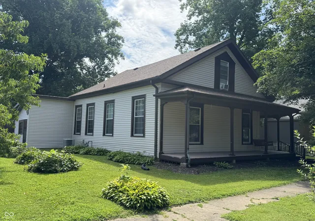 1st image of 610 4th, Covington, IN 47932 | MLS# 22114638