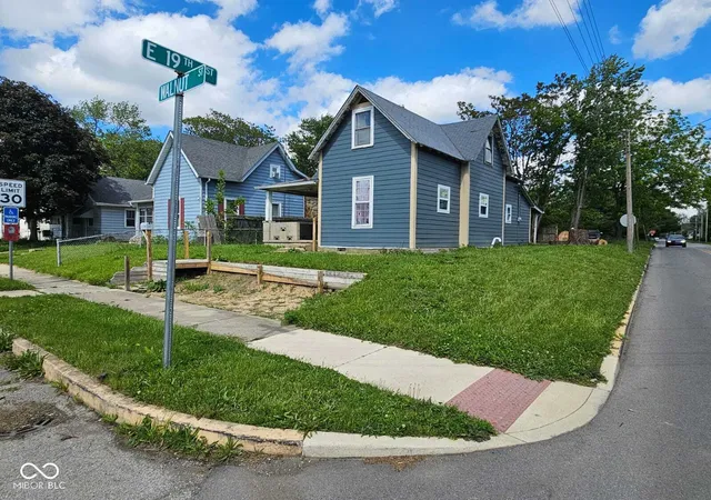 Photo 1 of Single family home for sale at 1830 Walnut St, Anderson, IN 46016 | MLS# 22114645 | Listing updated on 2026-07-20