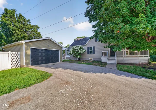 2nd image of 15545 Hazel Dell Rd, Noblesville, IN 46062 | MLS# 22114651