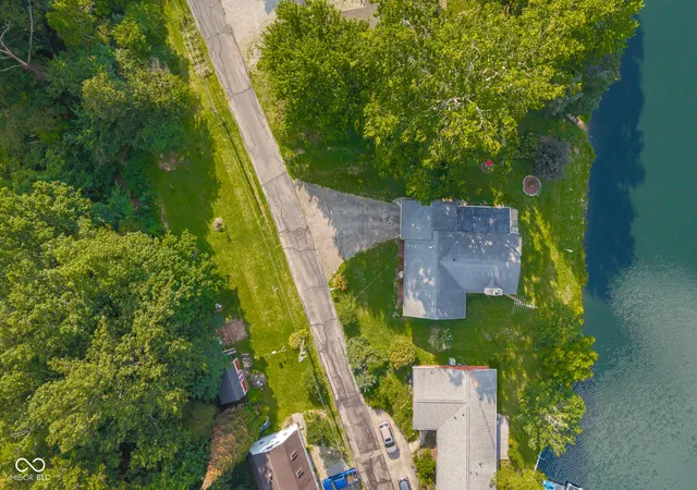 Photo 3 of Single family home for sale at 8614 W Dam Rd, Columbus, IN 47201 | MLS# 22114674 | Listing updated on 2026-10-02