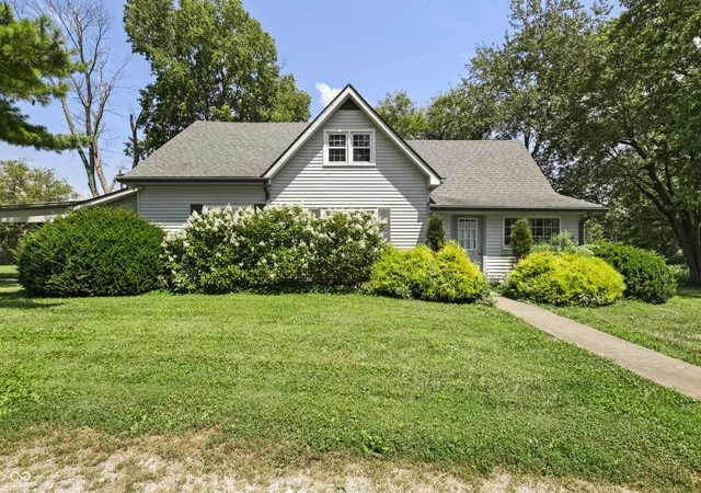 Photo 3 of Sale Pending at 5050 E County Rd 450 N, Brownsburg, IN 46112 | MLS# 22114720 | Listing updated on 2026-08-24