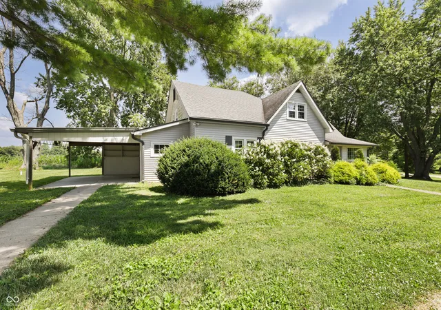 Photo 3 of Sale Pending at 5050 E County Rd 450 N, Brownsburg, IN 46112 | MLS# 22114720 | Listing updated on 2026-08-24