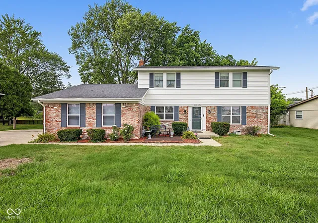 1st image of 760 E City Center Dr, Carmel, IN 46032 | MLS# 22114722