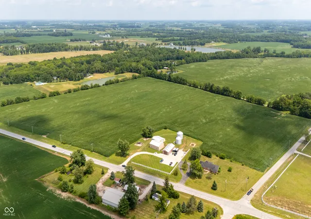 Photo 3 of House for sale at 1041 N US Hwy 421, Whitestown, IN 46075 | MLS# 22114726 | Listing updated on 2026-10-07