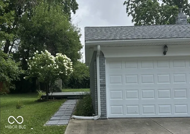 Photo 2 of Single family home for sale at 122 Norris Dr, Anderson, IN 46013 | MLS# 22114778 | Listing updated on 2026-07-29