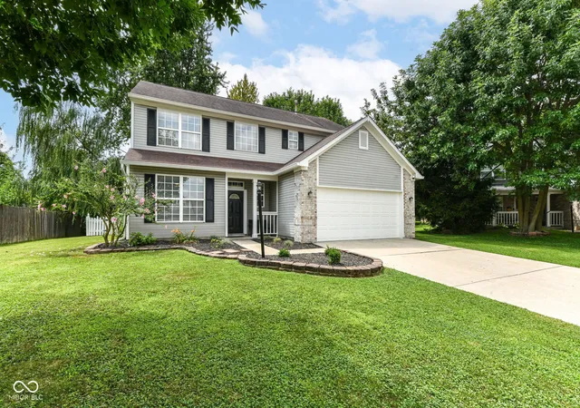 2nd image of 10043 Sanger Dr, Fishers, IN 46038 | MLS# 22114800