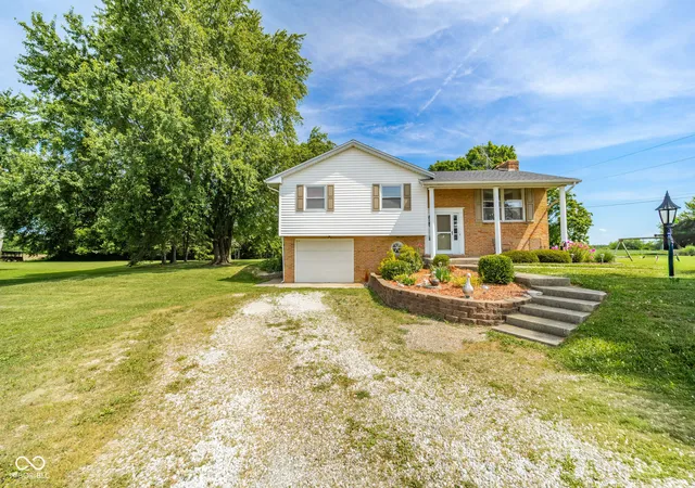 Photo 3 of Sale Pending at 548 E State Rd 28, Alexandria, IN 46001 | MLS# 22114820 | Listing updated on 2026-08-12