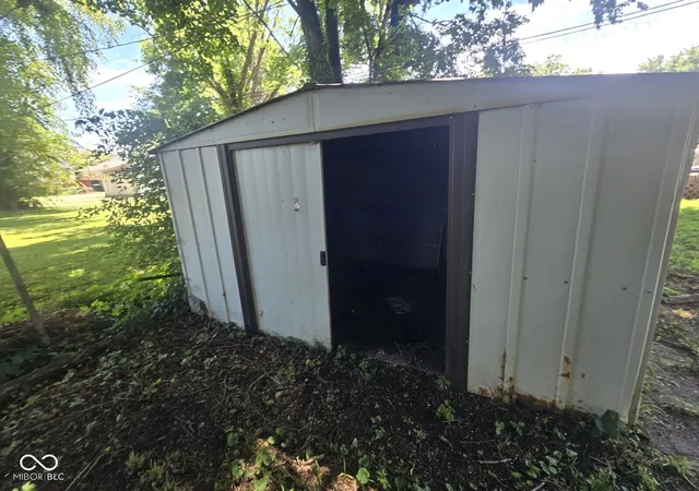 Photo 3 of Single family home for sale at 408 Barnett St, Vincennes, IN 47591 | MLS# 22114829 | Listing updated on 2026-07-17