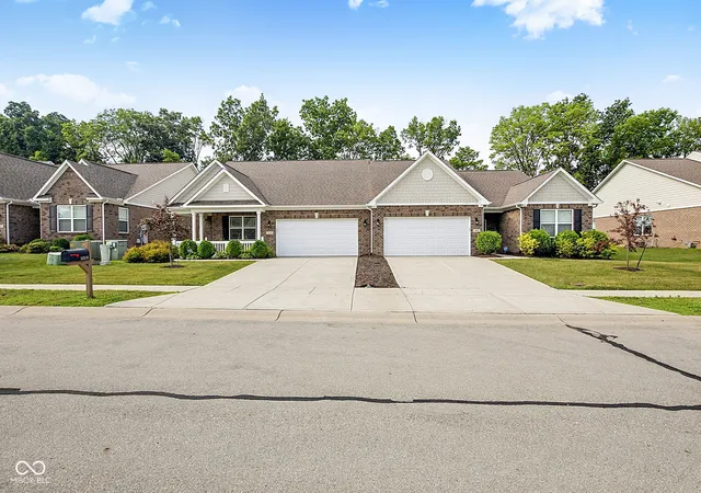 Photo 2 of Single family home for sale at 1019 Stallion Ct, Indianapolis, IN 46260 | MLS# 22114856 | Listing updated on 2026-08-04