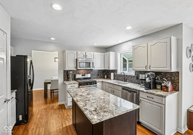Photo 3 of Single family home for sale at 7194 Rodney Pl, Noblesville, IN 46062 | MLS# 22114883 | Listing updated on 2026-10-07