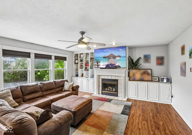 Photo 2 of Single family home for sale at 7194 Rodney Pl, Noblesville, IN 46062 | MLS# 22114883 | Listing updated on 2026-10-07