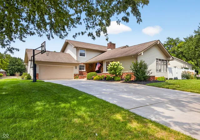1st image of 3721 Oriole Dr, Columbus, IN 47203 | MLS# 22114912