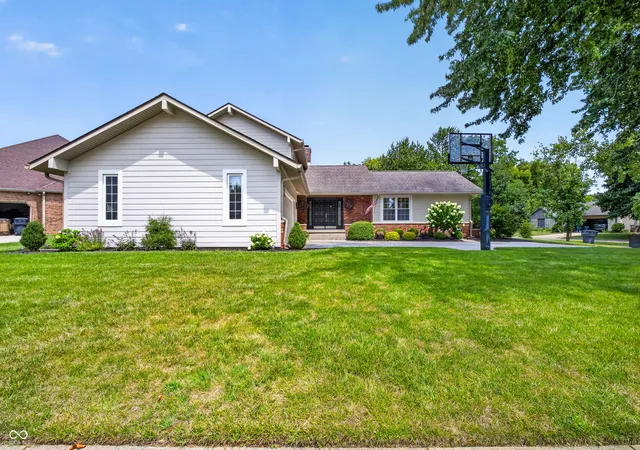 2nd image of 3721 Oriole Dr, Columbus, IN 47203 | MLS# 22114912