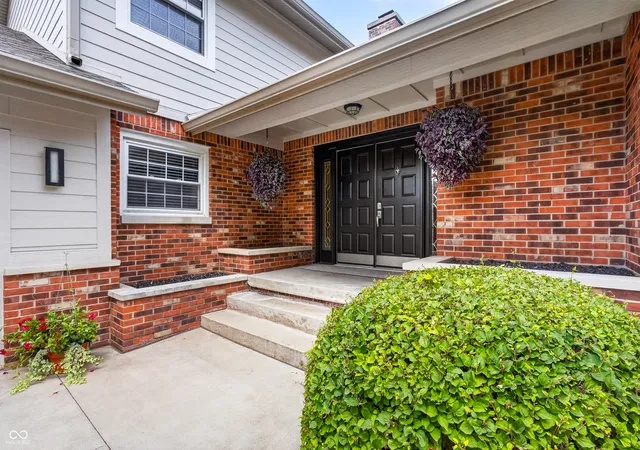 Photo 3 of Sale Pending at 3721 Oriole Dr, Columbus, IN 47203 | MLS# 22114912 | Listing updated on 2026-08-25