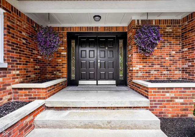 Photo 4 of Sale Pending at 3721 Oriole Dr, Columbus, IN 47203 | MLS# 22114912 | Listing updated on 2026-08-25