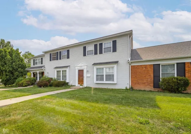 Photo 2 of Condo for sale at 1596 Marborough Ln, Indianapolis, IN 46260 | MLS# 22114914 | Listing updated on 2026-08-31