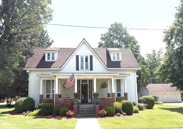 Photo 1 of Single family home for sale at 215 N College St, Rockville, IN 47872 | MLS# 22114916 | Listing updated on 2026-07-19