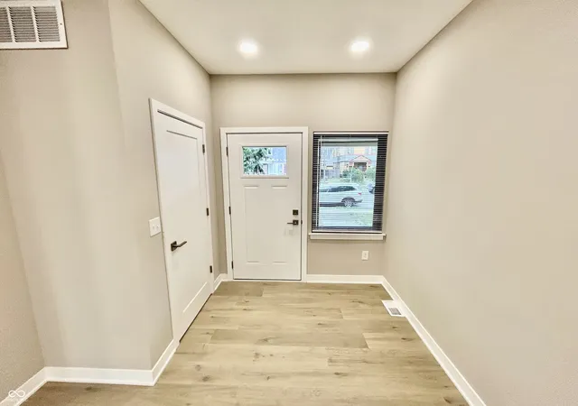 Photo 3 of Sale Pending at 2128 N Delaware St, Indianapolis, IN 46202 | MLS# 22114948 | Listing updated on 2026-10-01