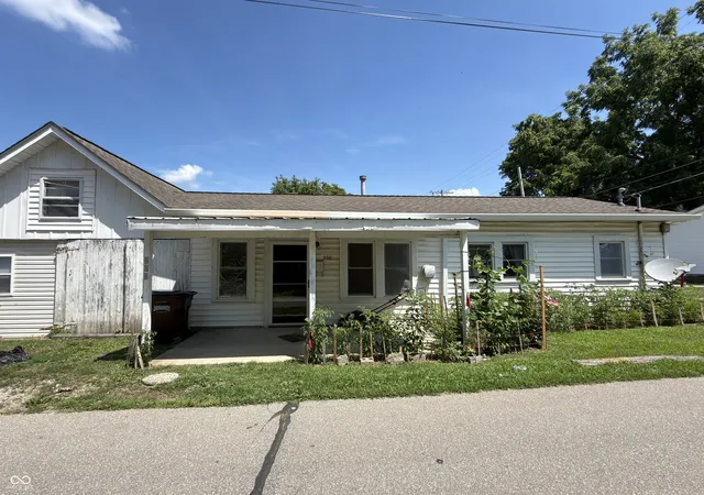 2nd image of 407 S Pleasant St, Edinburgh, IN 46124 | MLS# 22114949