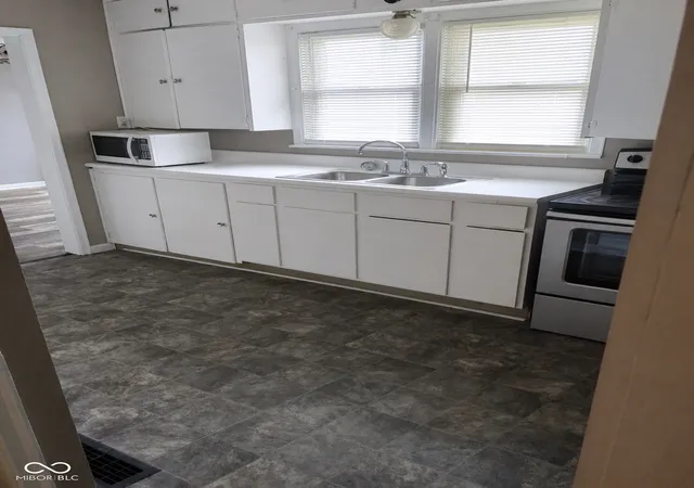 4th image of 407 S Pleasant St, Edinburgh, IN 46124 | MLS# 22114949