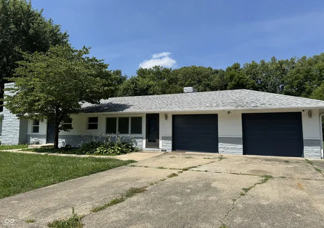 Photo 2 of Sale Pending at 8632 El Rico Dr, Indianapolis, IN 46240 | MLS# 22114986 | Listing updated on 2026-09-06