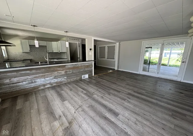 Photo 2 of Sale Pending at 8632 El Rico Dr, Indianapolis, IN 46240 | MLS# 22114986 | Listing updated on 2026-09-06