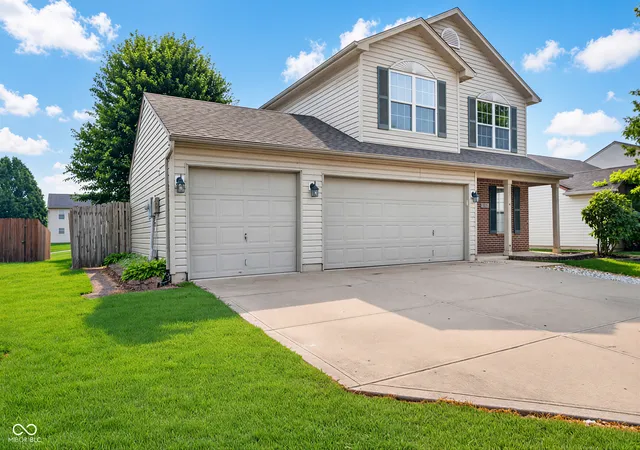 Photo 1 of Single family home for sale at 605 Sunmeadow Ln, Avon, IN 46123 | MLS# 22114988 | Listing updated on 2026-09-19