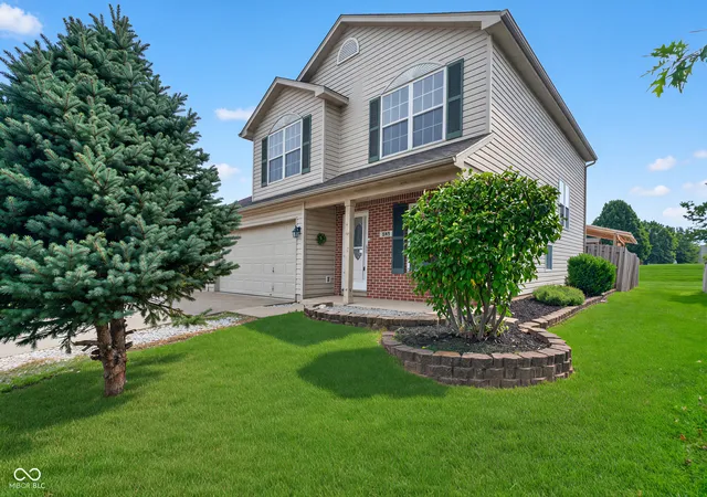 Photo 2 of Single family home for sale at 605 Sunmeadow Ln, Avon, IN 46123 | MLS# 22114988 | Listing updated on 2026-09-19