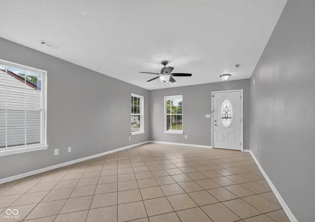 Photo 4 of Single family home for sale at 605 Sunmeadow Ln, Avon, IN 46123 | MLS# 22114988 | Listing updated on 2026-09-29