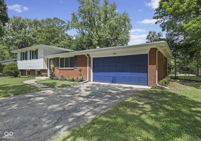 Photo 2 of Single family home for sale at 1225 Hathaway Dr, Indianapolis, IN 46229 | MLS# 22115010 | Listing updated on 2026-09-22