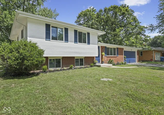 Photo 3 of Single family home for sale at 1225 Hathaway Dr, Indianapolis, IN 46229 | MLS# 22115010 | Listing updated on 2026-09-22