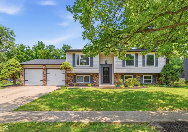 Photo 1 of Single family home for sale at 9505 Thornwood Dr, Indianapolis, IN 46250 | MLS# 22115014 | Listing updated on 2026-09-01