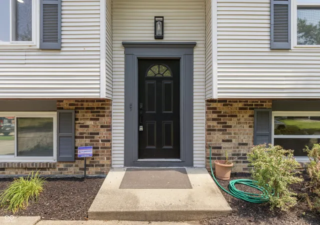 Photo 2 of Single family home for sale at 9505 Thornwood Dr, Indianapolis, IN 46250 | MLS# 22115014 | Listing updated on 2026-09-01