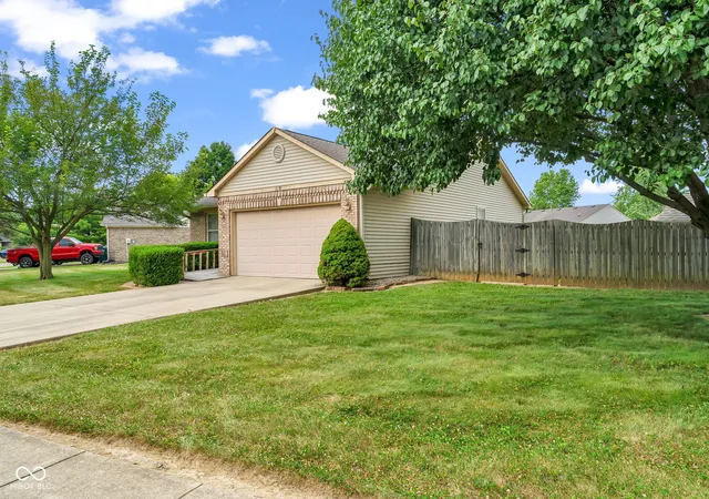 Photo 1 of Single family home for sale at 1171 Autumn Dr, Mooresville, IN 46158 | MLS# 22115062 | Listing updated on 2026-09-22