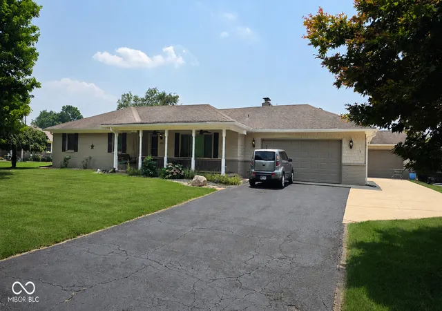 2nd image of 885 Broadway North Dr, Plainfield, IN 46168 | MLS# 22115074